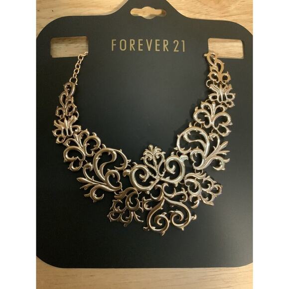 Forever 21 Gold Tone Hollow Filigree Flower Pendant Statement Bib Necklace NEW - Picture 6 of 8